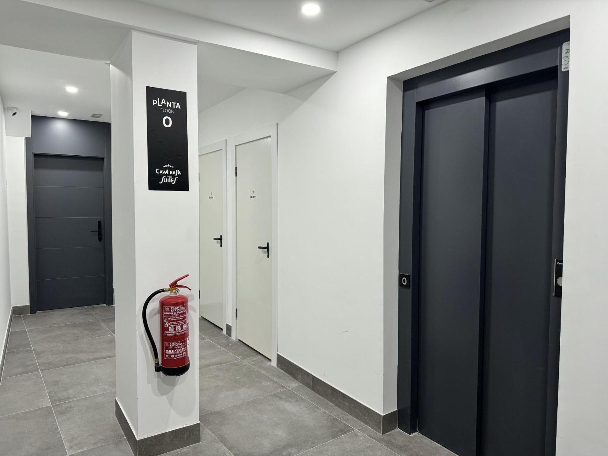 Cavabajasuites Madrid Bagian luar foto